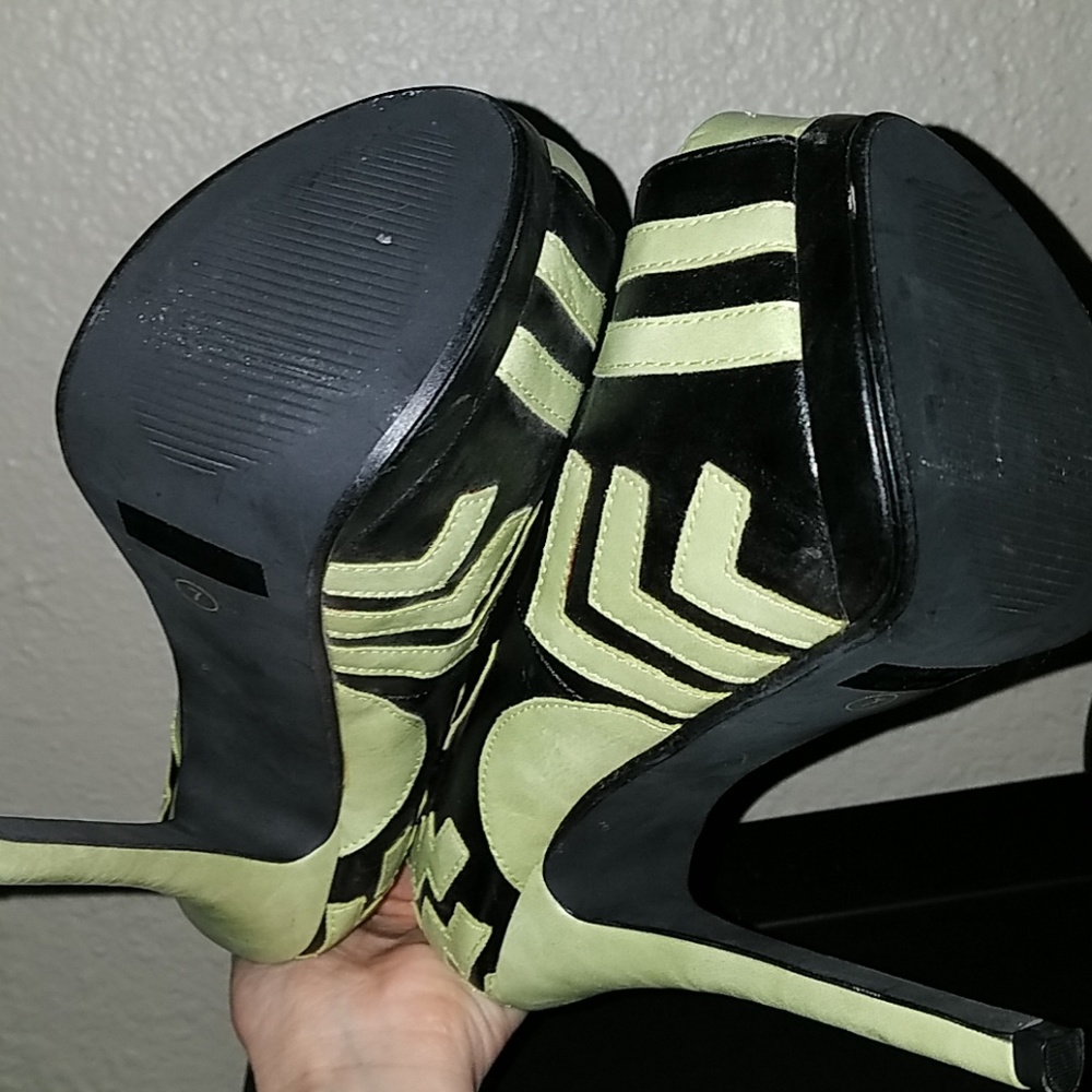 Styluxe lime green black platform heels Size 7 - Picture 4 of 5